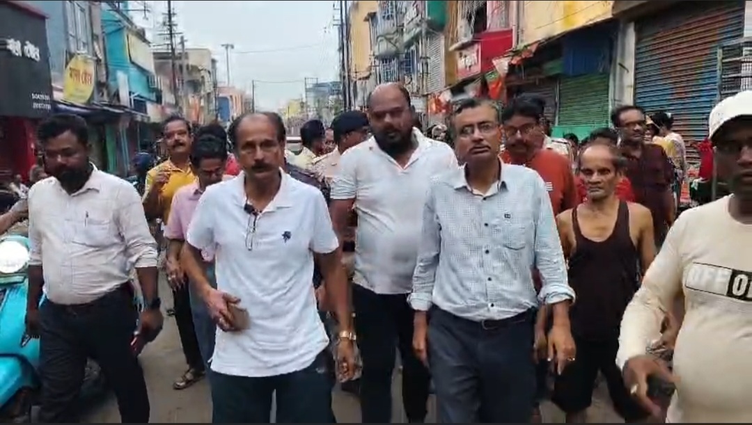 বাঁকুড়ার চকবাজার পরিদর্শনে বিধায়ক নীলাদ্রি শেখর দানা, উন্নয়ন ও দখলমুক্ত ফুটপাত গড়ার বার্তা